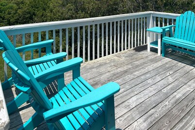 Sound-front house with amazing sunset views & beach BBQ potential