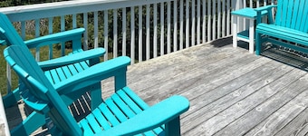 Sound-front house with amazing sunset views & beach BBQ potential