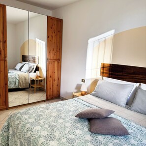 2 bedrooms, iron/ironing board, travel cot, free WiFi