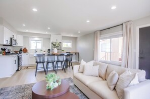 Smart TV -
New Remodel! 10 min Walk to Bay/Pacific Beach (San Diego)