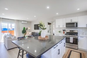 Private kitchen - 
New Remodel! 10 min Walk to Bay/Pacific Beach (San Diego)