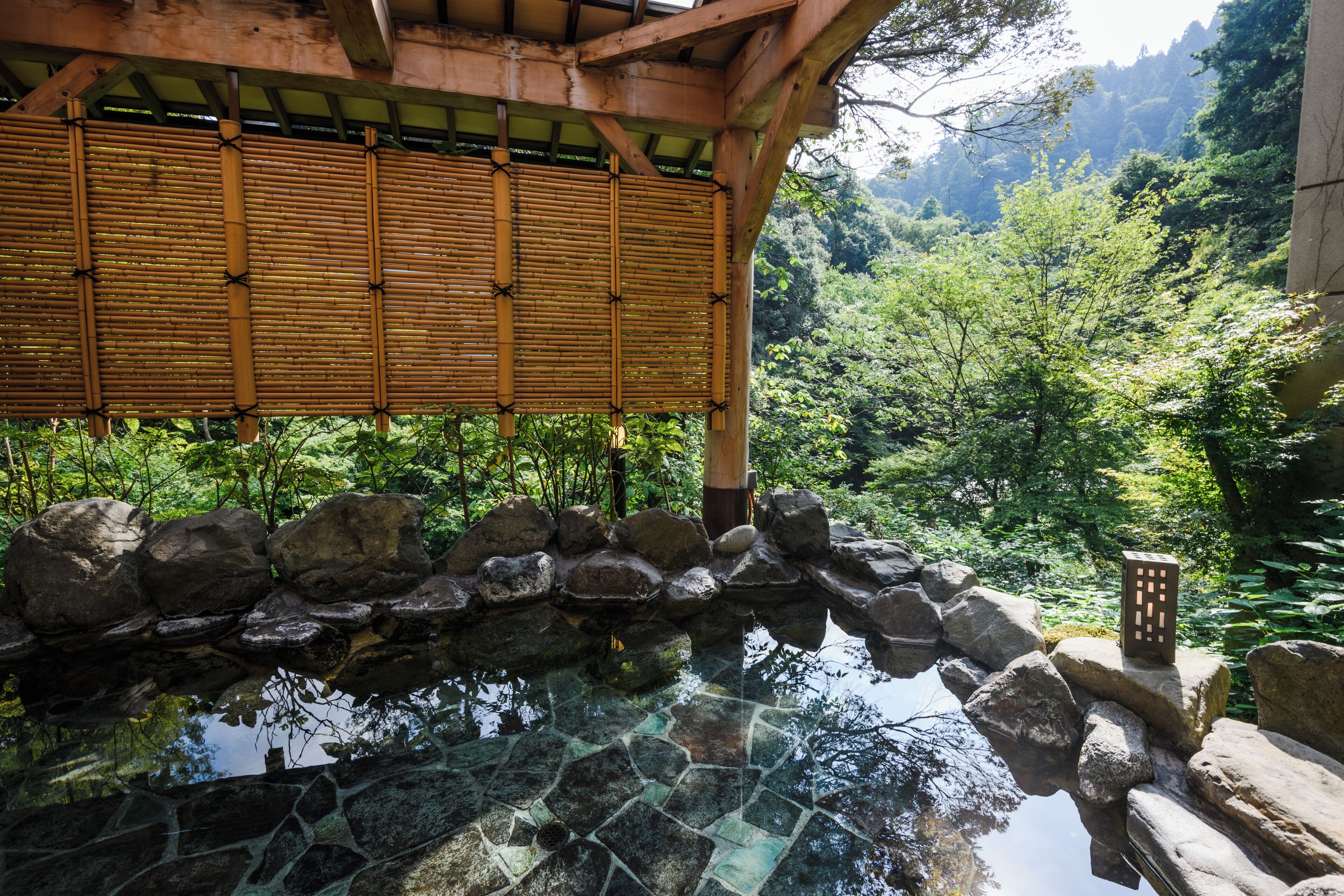 Suối nước nóng