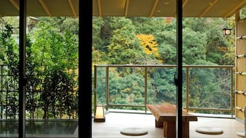 Deluxe Twin Room | In-room safe, free WiFi