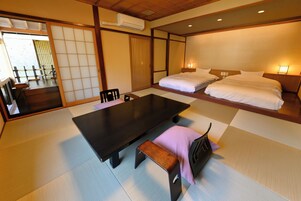 Comfort Twin Room | In-room safe, free WiFi