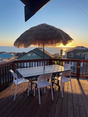 Outdoor dining - A Craftsman's Masterpiece with Ocean Views and Hot Tub (Whitethorn)