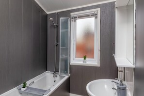 Cabin, Garden View | Bathroom