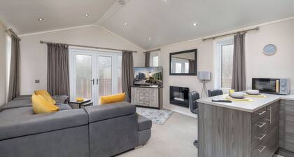 Family Luxury Cabin Retreat with hot tub