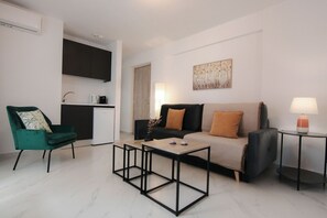 TV - Phaedrus Living: Skiathos Luxury Residences: Lime (Skiathos)