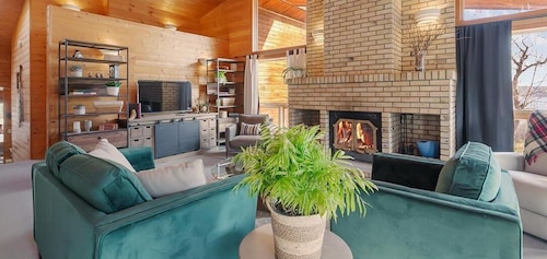 My Lovely Lakeview Cottage. Family Friendly With Access To The Lake.