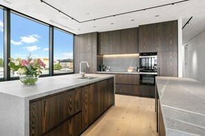 Full-sized fridge, microwave, oven, stovetop - France Street Apartments by Urban Rest (Auckland)