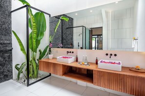 Luxury-Villa, 4 Schlafzimmer, eigener Pool | Badezimmer