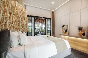 4 bedrooms, in-room safe, iron/ironing board, free WiFi - Villa Giraffe (Seminyak)