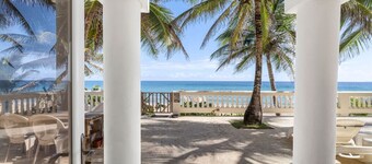 Sandy Beach Villa - Spectacular setting on the beach