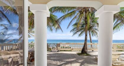 Sandy Beach Villa - Spectacular setting on the beach