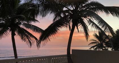 Sandy Beach Villa - Spectacular setting on the beach