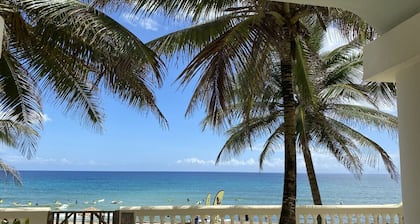 Sandy Beach Villa - Spectacular setting on the beach