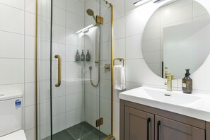 Apartment, 2 Bedrooms | Bathroom | Shower, towels, soap, shampoo - Dilworth Apartments by Urban Rest (Auckland)
