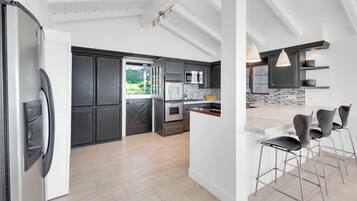 冰箱、微波炉、烤箱、炉灶