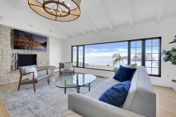 Smart TV, fireplace, foosball, table tennis - Gorgeous Mid-Century Modern Stunner with Epic Ocean Views. Perfect for groups! (San Diego)