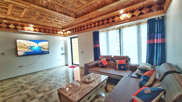 Flat-screen TV - Po Mu House (Sa Pa)