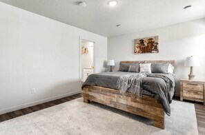 4 makuuhuonetta, silitysrauta/-lauta, ilmainen Wi-Fi, vuodevaatteet