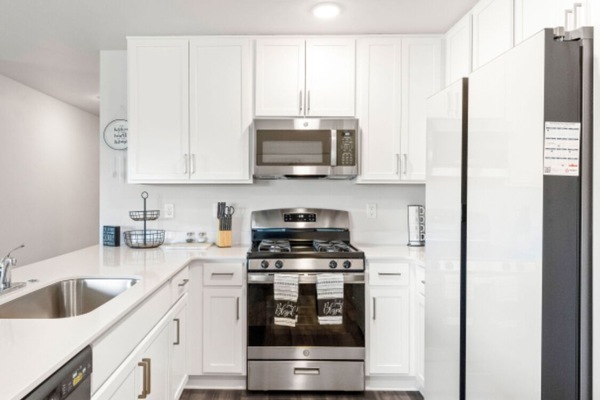 Frigorifero, microonde, forno, piano cottura