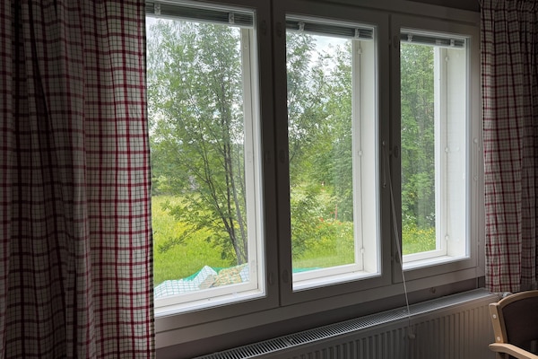 Perhetalo, vuoristonäköala | Oleskelualue | Taulutelevisio, takka, lämmitetyt lattiat, työhuone