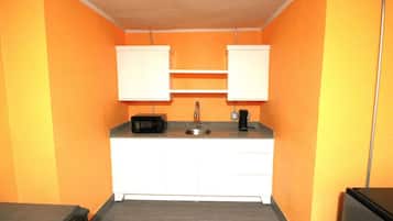Microwave, coffee/tea maker, cookware/dishes/utensils, dining tables