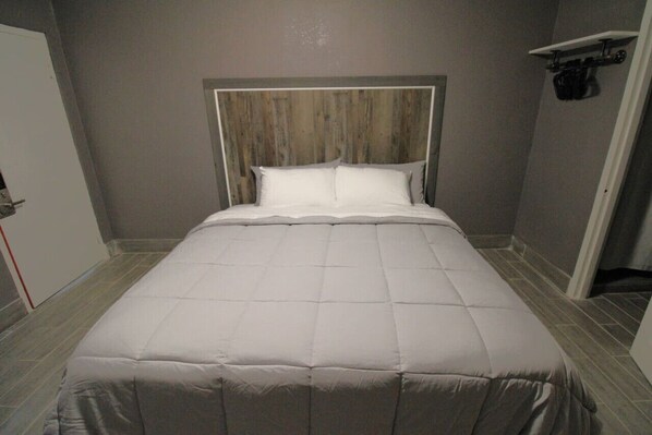 1 habitación, tabla de planchar con plancha, wifi gratis y ropa de cama 