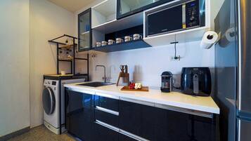 Executive Villa, Pool View | Private kitchen | Electric kettle, toaster