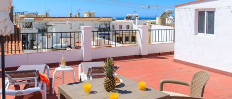 تناول الطعام بالخارج