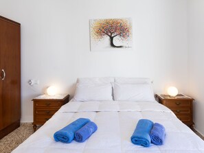 2 Schlafzimmer, Schreibtisch, Bügeleisen/Bügelbrett, WLAN