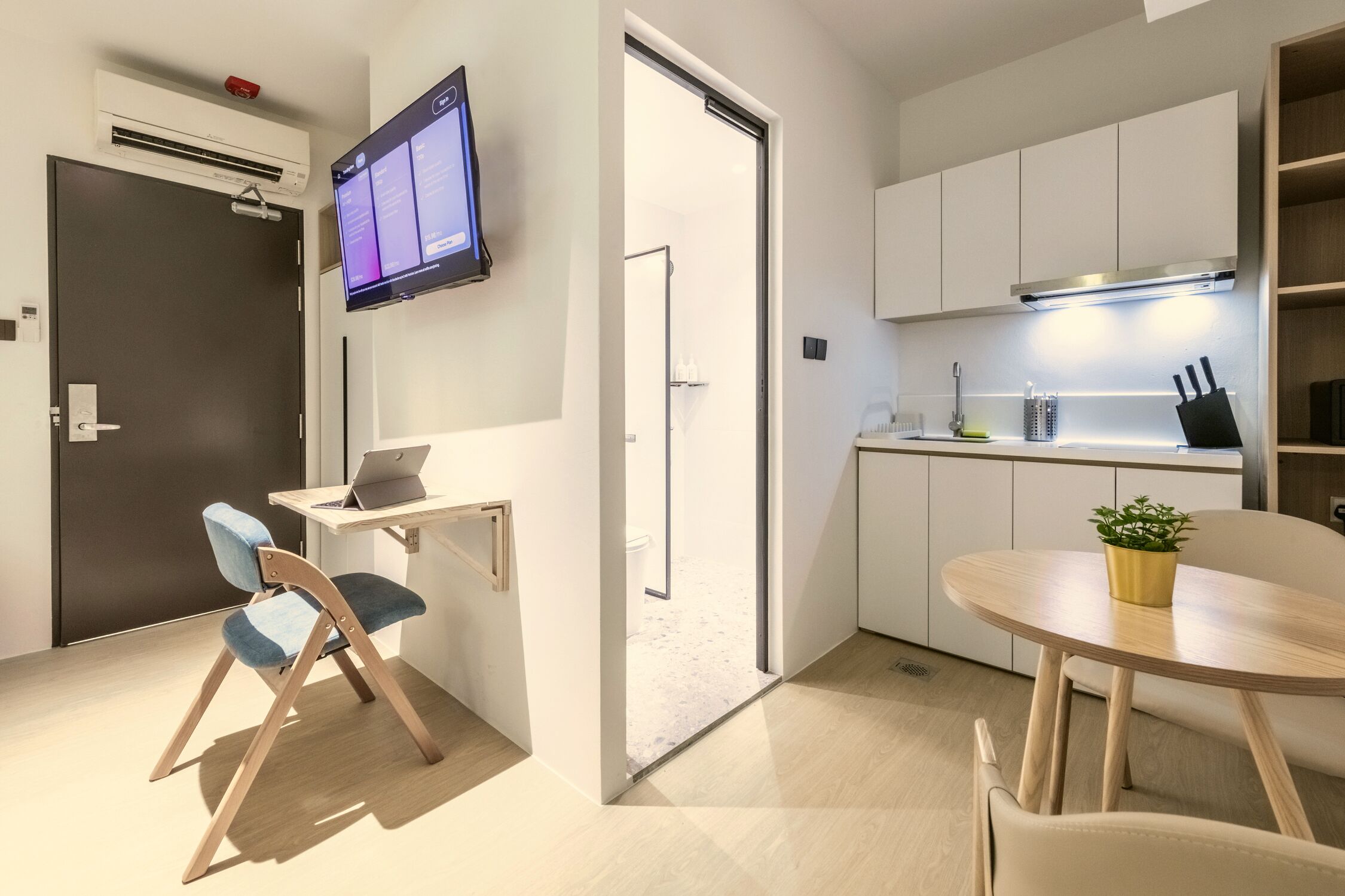 Family Studio, 2 Queen Beds, No Windows | Private kitchenette | Mini-fridge, electric kettle