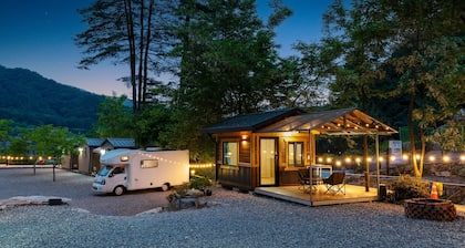 Gapyeong Yumyeongsan Gomone pet Camping