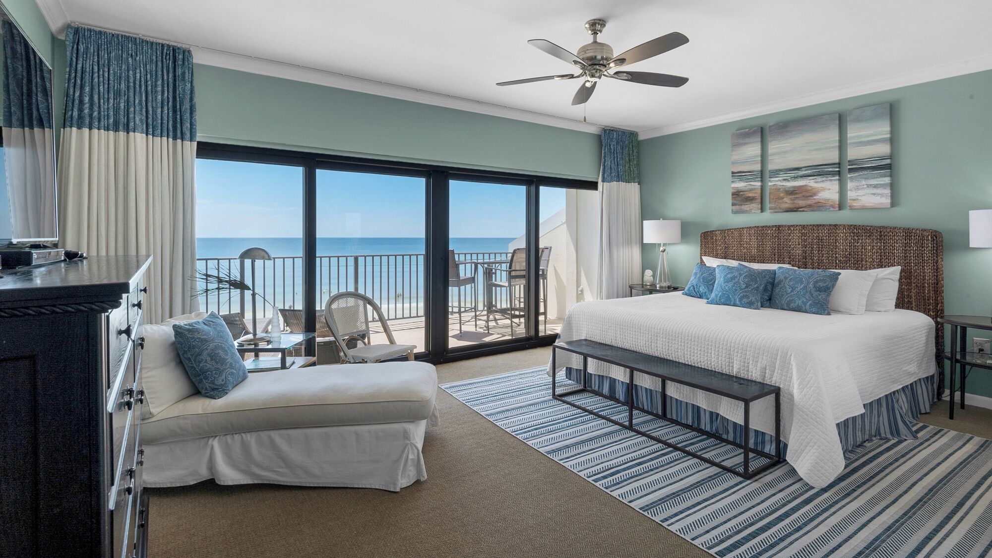 2 bedrooms, individually decorated, individually furnished