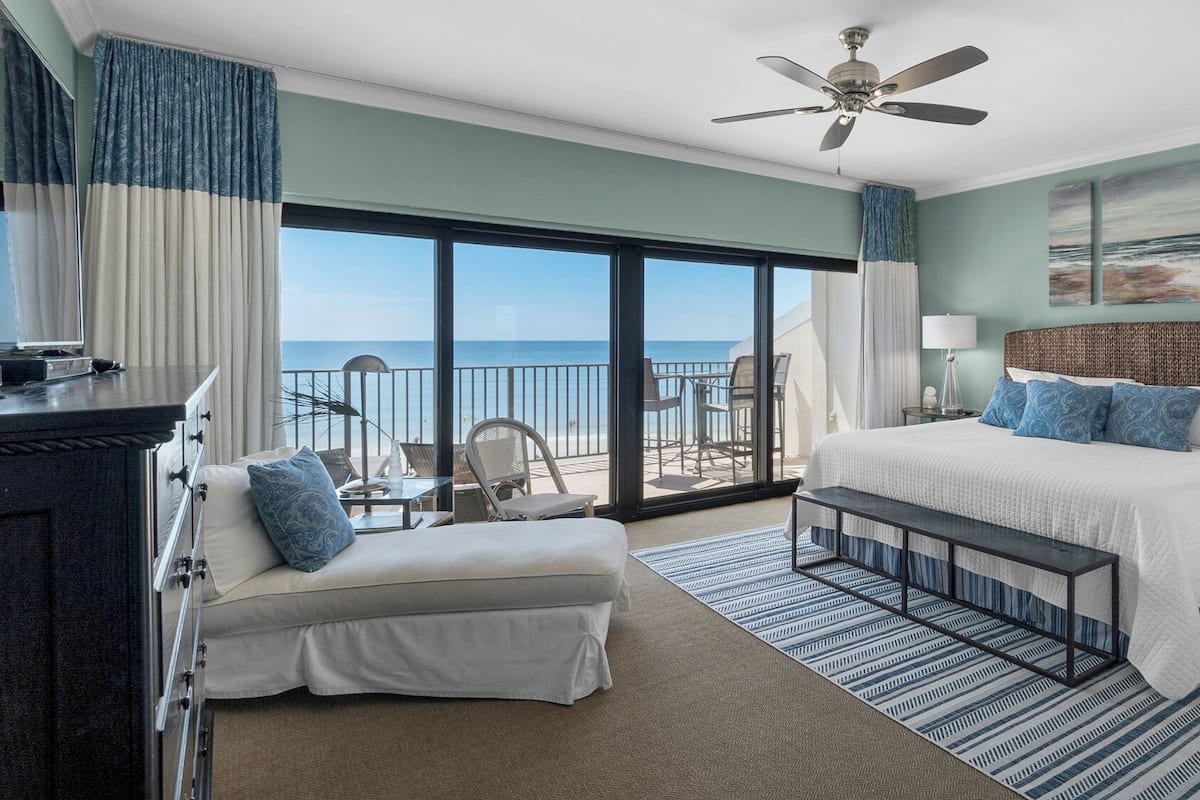 2 bedrooms, individually decorated, individually furnished