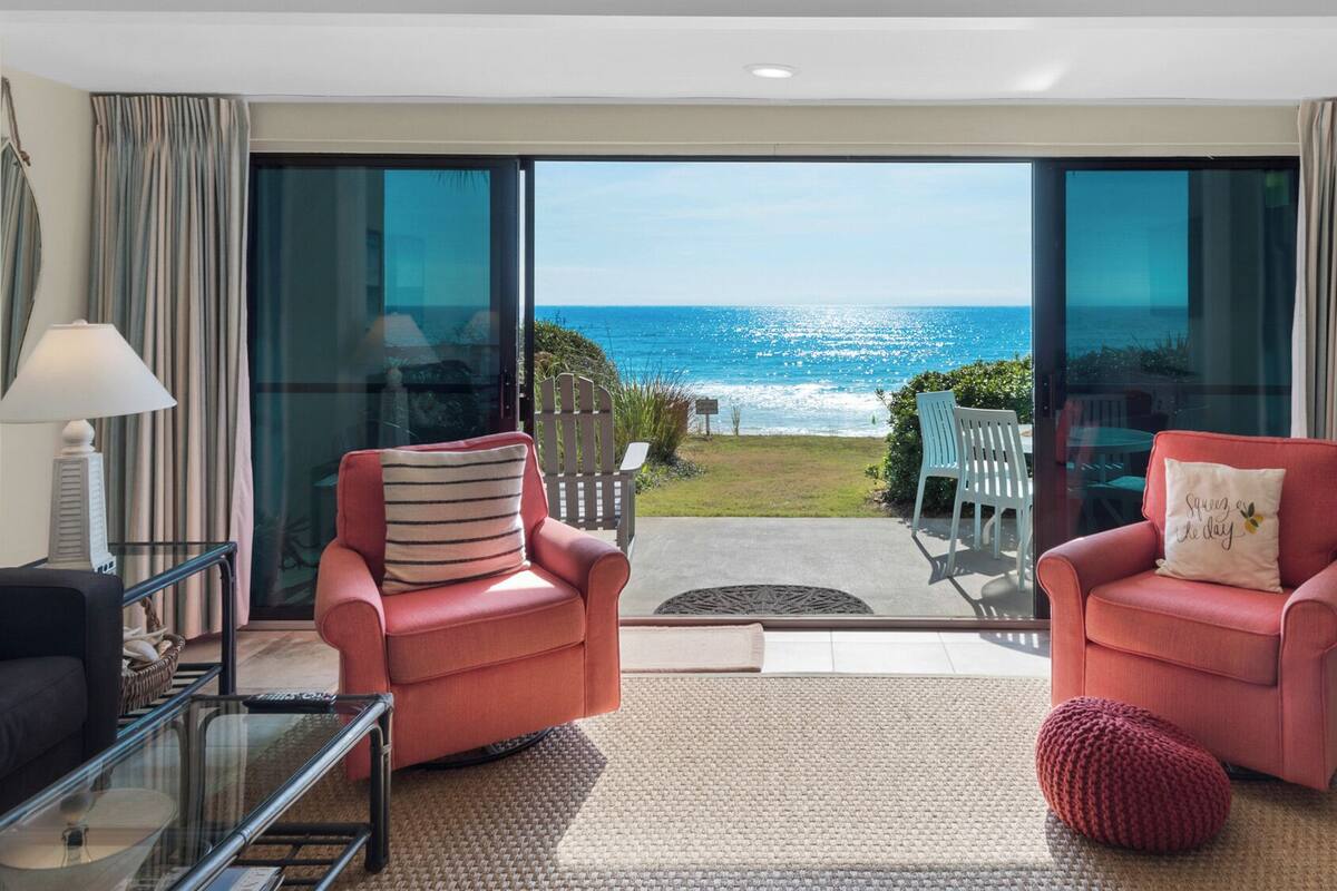 Condo, 1 très grand lit et 1 canapé-lit, patio, vue sur l’océan (Emerald Hill 9) | Aire de séjour | Téléviseur à écran plat de 42 po avec télévision numérique, téléviseur