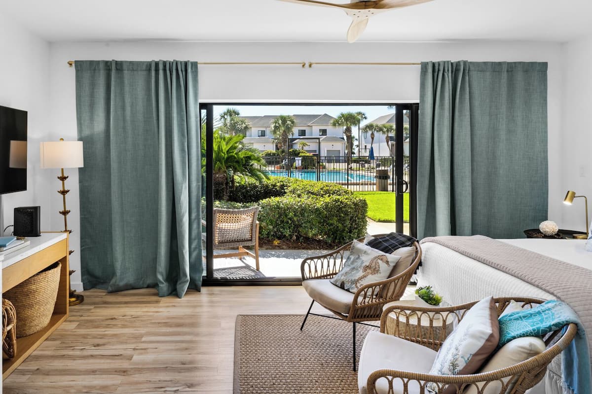 Studio, 1 Queen Bed, Patio, Pool View (Emerald Hill 35)