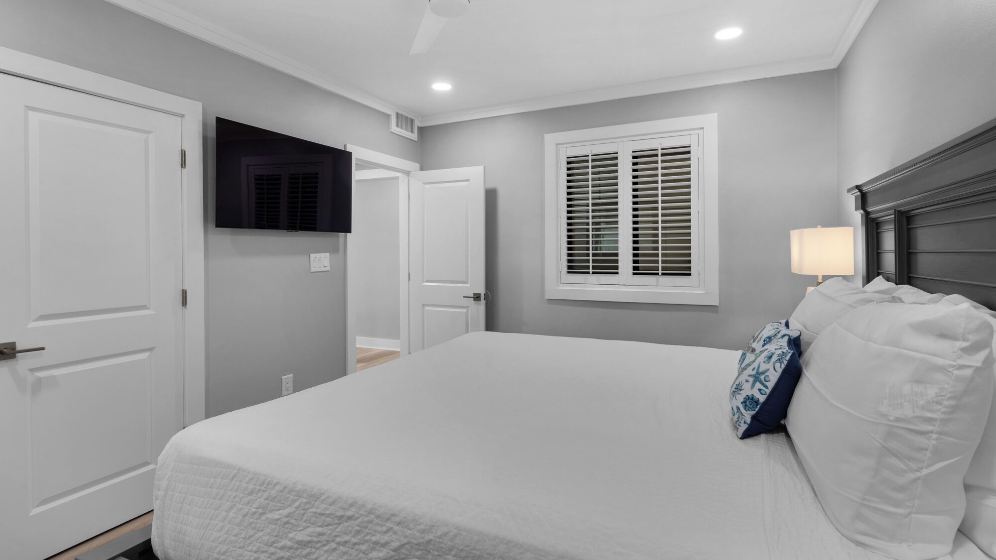 Apartment, 1 King-Bett und Schlafsofa, Terrasse, Meerblick (Emerald Hill 1) | 2 Schlafzimmer, individuell dekoriert, individuell eingerichtet