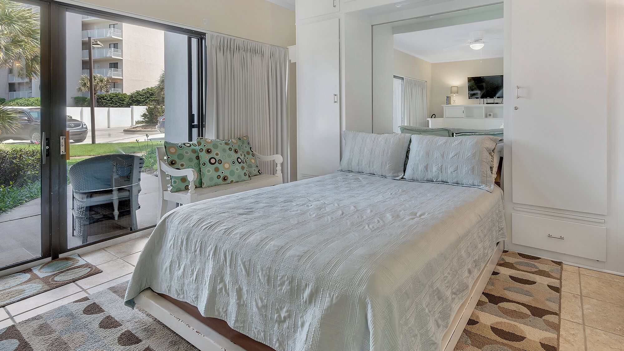 Studio, flere senger, terrasse, hageutsikt (Emerald Hill 19) | 2 soverom, individuelt dekorert og individuelt innredet