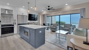 Apartment, Mehrere Betten, Terrasse, Meerblick (Emerald Hill 13) | Innenbereich