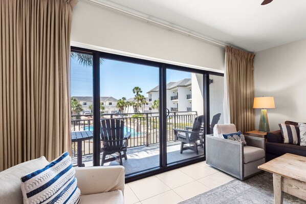 Townhome, Multiple Beds, Patio, Ocean View (Emerald Hill 36) | Living area | 42-inch flat-screen TV with digital channels - Emerald Hill (Santa Rosa Beach)