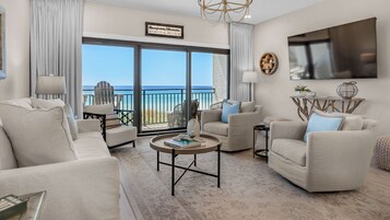 Διαμέρισμα (Condo), Περισσότερα από 1 Κρεβάτια, Αίθριο, Θέα στη Θάλασσα (Palms C7) | Περιοχή καθιστικού | Τηλεόραση με επίπεδη οθόνη 42 ιντσών με ψηφιακά κανάλια