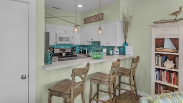 Condo, Multiple Beds, Patio, Ocean View (Palms C5) | Private kitchen | Fridge, microwave, oven, stovetop