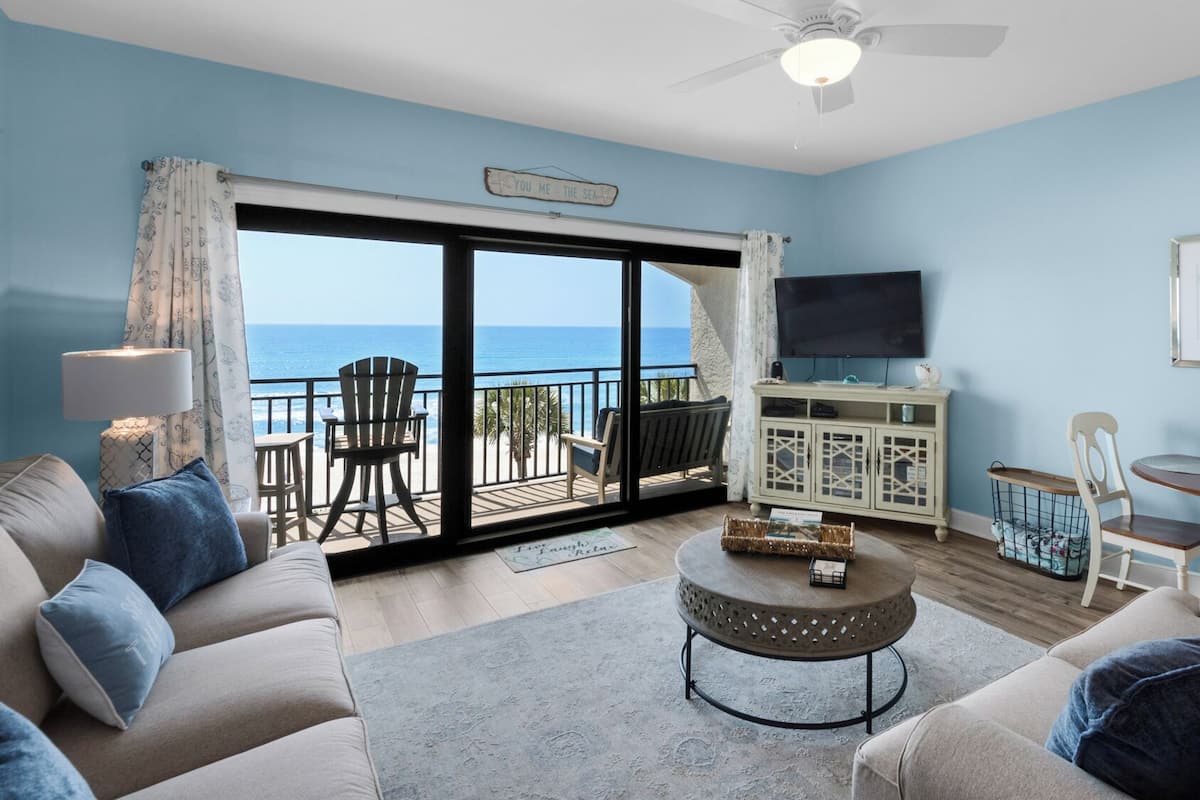 Condo, Multiple Beds, Balcony, Ocean View (Palms C14) | Living area