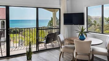 Condo, Multiple Beds, Balcony, Ocean View (Palms B9) | Interior