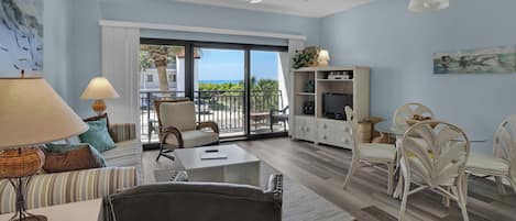 Condo, Multiple Beds, Balcony, Partial Ocean View (Palms B5) | Living area