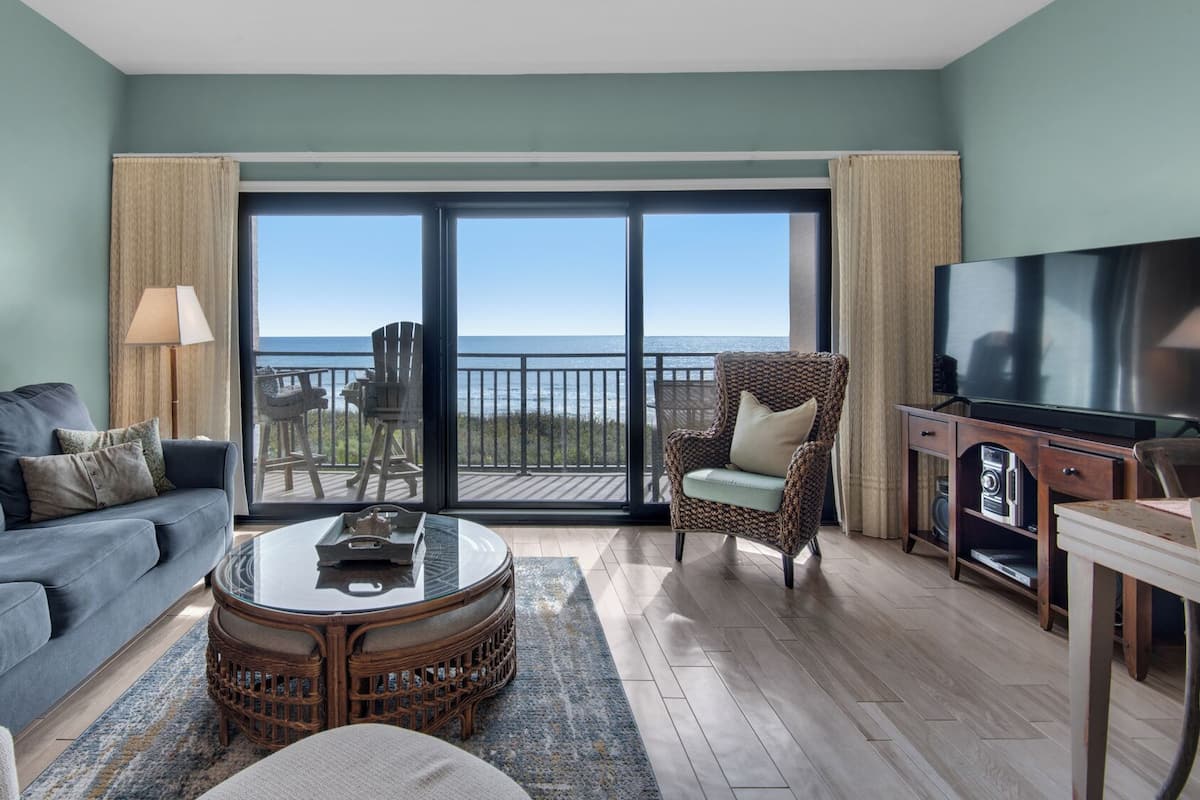 Condo, Multiple Beds, Patio, Ocean View (Palms C8) | Living area
