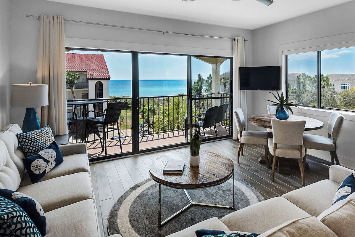 Condo, Multiple Beds, Balcony, Ocean View (Palms B9) | Living area