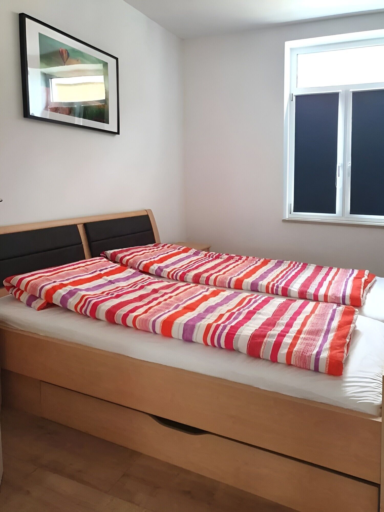 2 室のベッドルーム、WiFi (無料)、ベッドシーツ